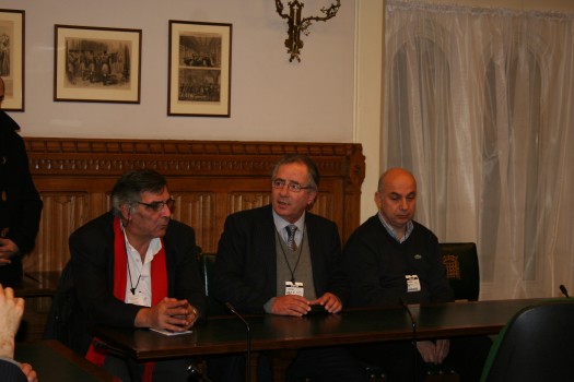 Greek and Turkish Cypriot representatives meet in London