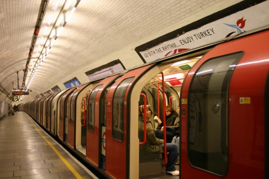 Londra metrosu 24 saate hazırlanıyor