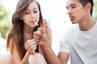 Yeni Zelanda gelecek nesiller için sigarayı yasaklayacak yasayı onayladı