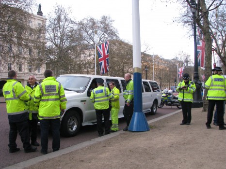 Londra polisinden Kaçak taksicilere operasyon