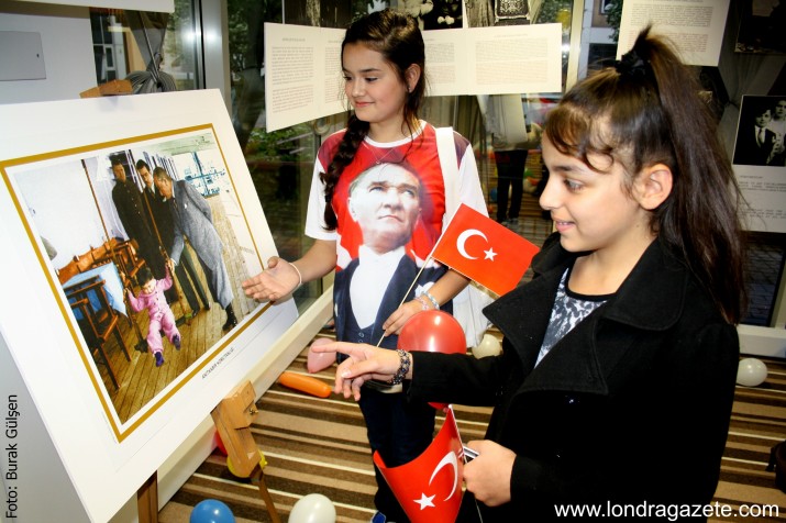 “Atatürk ve Çocuk” sevgisi Londra’ya taşındı