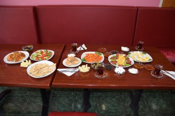 Tuğra Cafe’den zengin kahvaltı sofrası