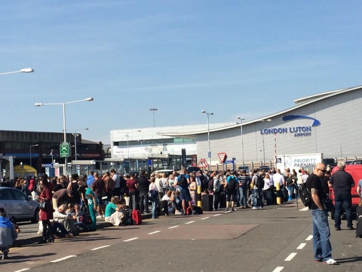 Luton Havaalanı’nda bomba paniği