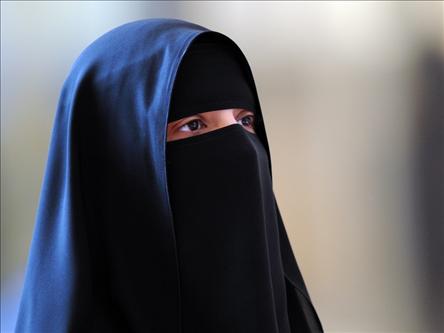 School bans niqab student