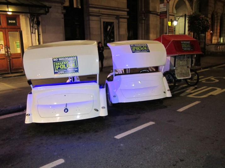 Londra polisi rickshaw’lara göz açtırmıyor