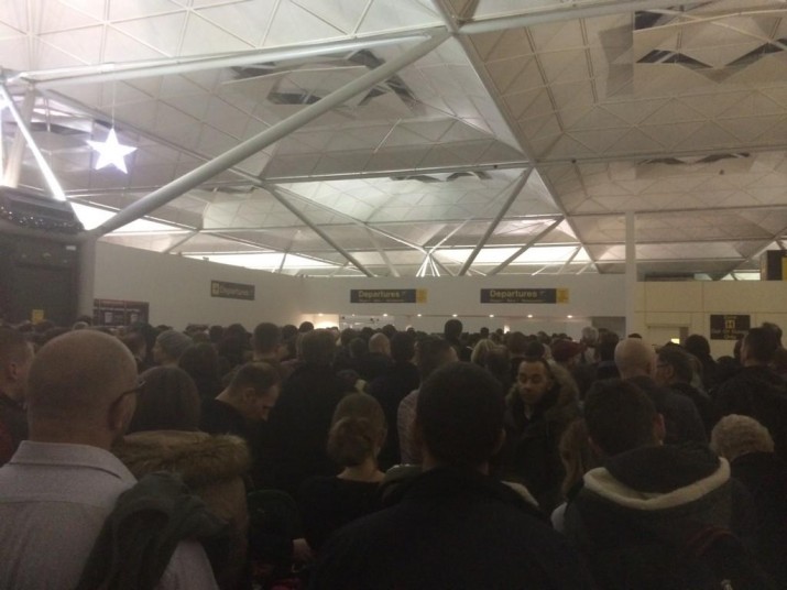 Queues as power fails at Stansted