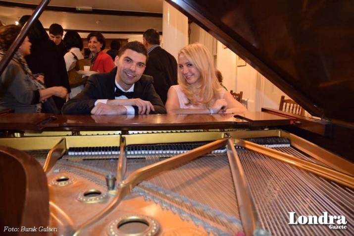 Kıbrıslı Türk sanatçıdan piyano dinletisi