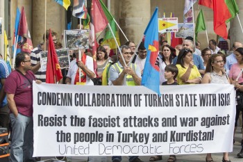 Türkiye’deki şiddet ortamı BBC binası önünde protesto edildi