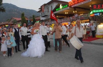 İngiliz çiftler, Türkiye’de evleniyor