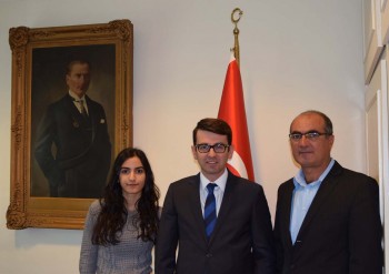 Türkiyeli öğrenciye Başkonsolostan özel tebrik