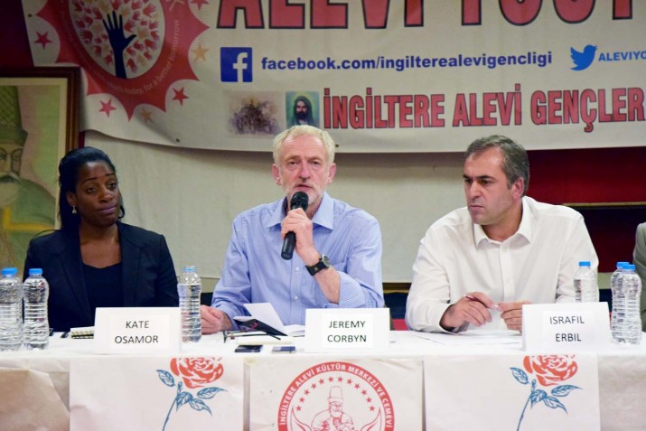 Islington Milletvekili Jeremy Corbyn Cemevi’ni ziyaret etti