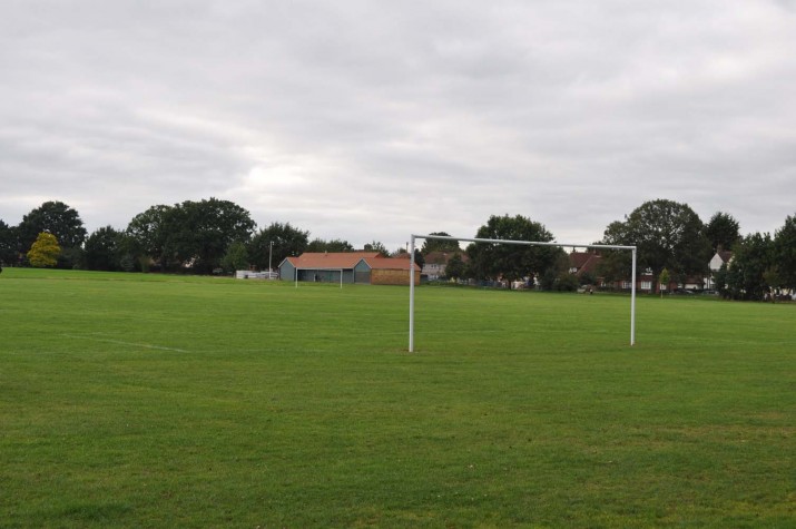 Pymmes Park’taki futbol sahaları yenilendi