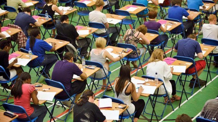 GCSE sınavına 700 bin kişi katıldı