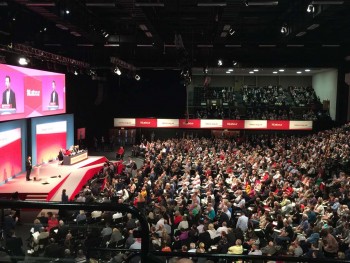 İşçi Partisi’nin yıllık konferansında 10 bin kişi
