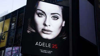 Adele’in yeni albümü bir haftada 800.000 bin sattı