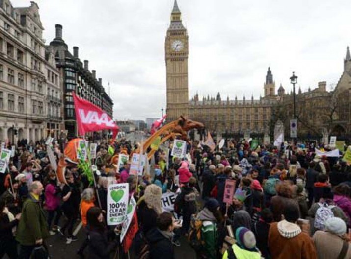 Küresel ısınmaya karşı Londra’da 50 bin kişi yürüdü