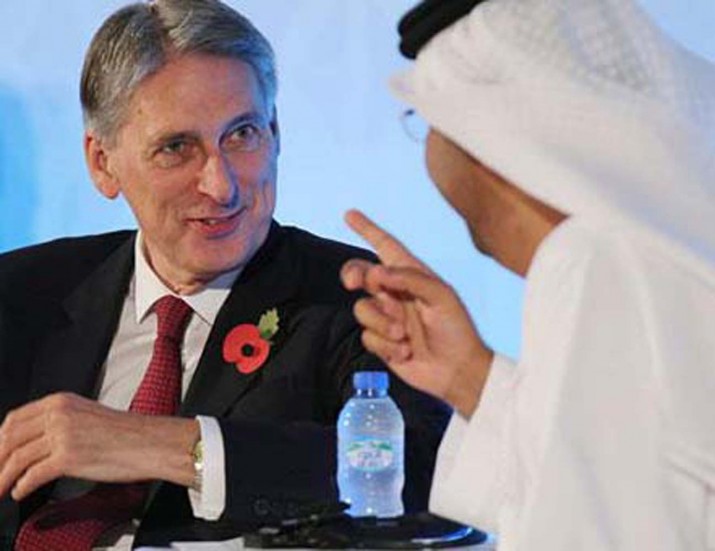 İngiliz Bakan Hammond’a hediye edilen saat ortalığı karıştırdı