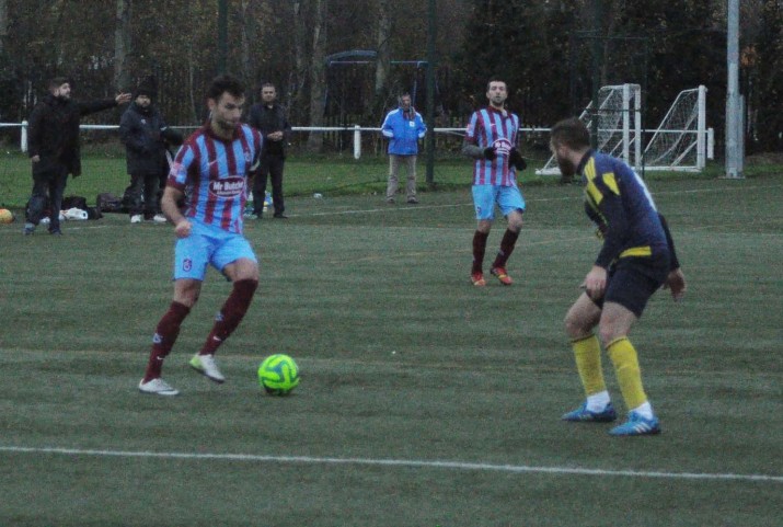 Trabzonspor, Londra’da Fener’den daha iyi: 2-1 (VIDEO)