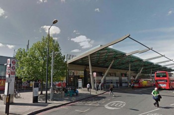 Finsbury Park Station’da kılıç taşıyan biri görüldü