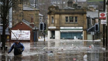 Thieves raid homes and businesses hit by floods