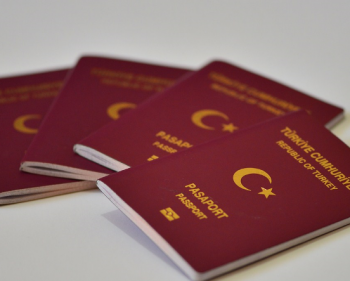 Yurtdışı temsilciliklerinde Türk pasaport harçları düşürüldü