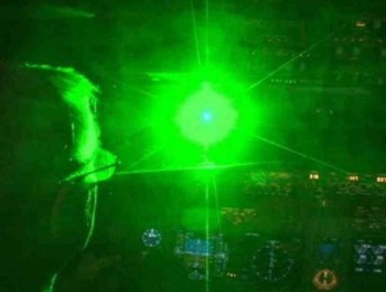 Pilotun gözüne lazer ışını yansıtılınca uçak geri döndü