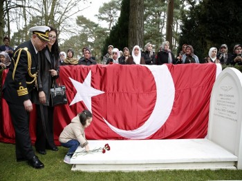 İngiltere’deki Türk şehitleri için anma töreni düzenlendi