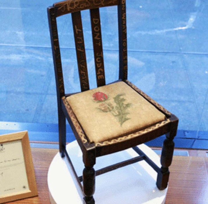Harry Potter’ın yazıldığı sandalye 400 bin dolara satıldı