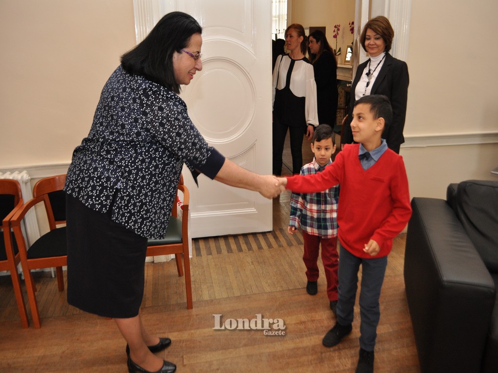 23 Nisan Çocukları Oya Tuncalı’yı ziyaret etti
