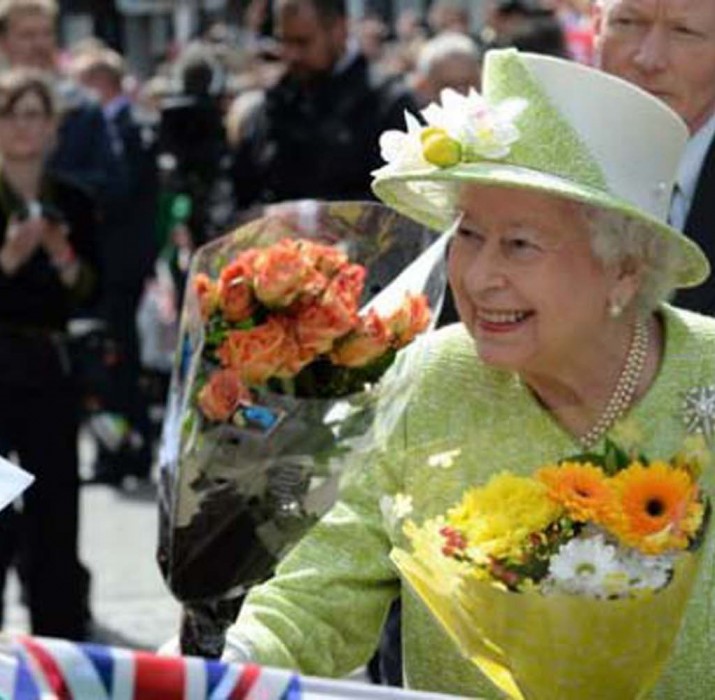 Kraliçe’ye 50 bin sterlin maaşlı editor aranıyor