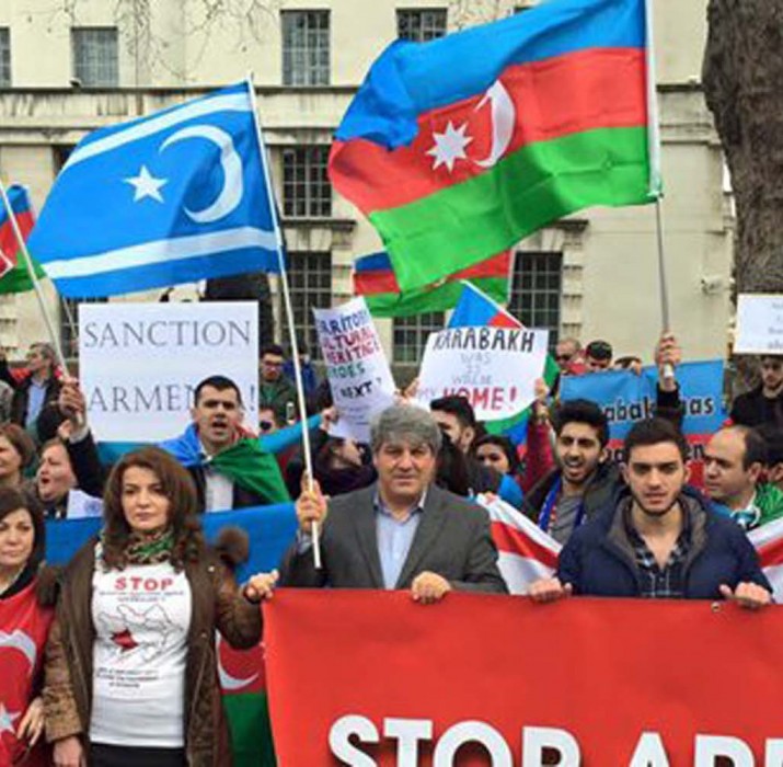 Azerilerden, Ermenistan’a, Londra’da protesto
