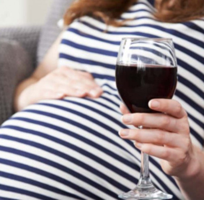 Yeni doğan bebeklere alkol testi