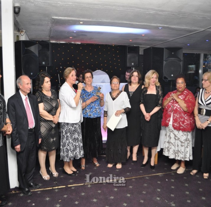 Limasollular Derneği anneler gününü kutladı