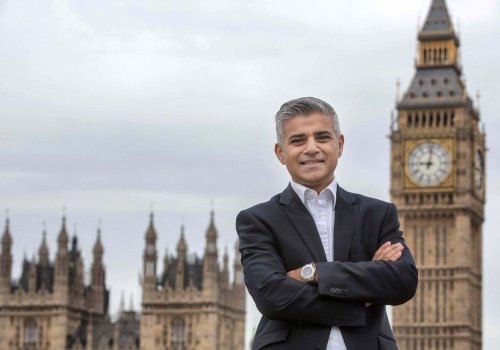 Müslüman Khan Londra’nın yeni Başkanı olmaya çok yakın