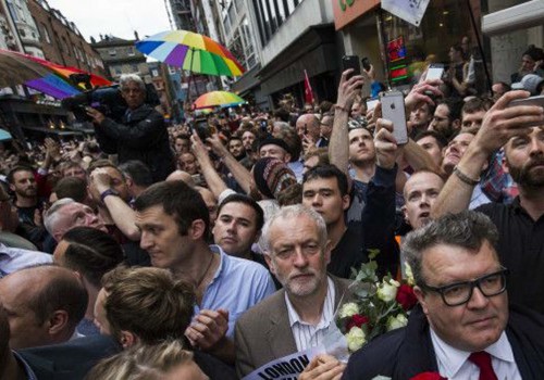 Londra’da binlerce kişi, Orlando katliamını kınadı