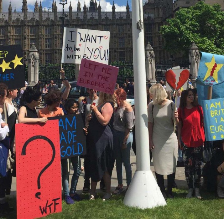 Gençler, Brexit kararını protesto etti
