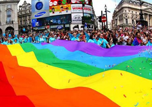 London Pride’a binlerce kişi katıldı