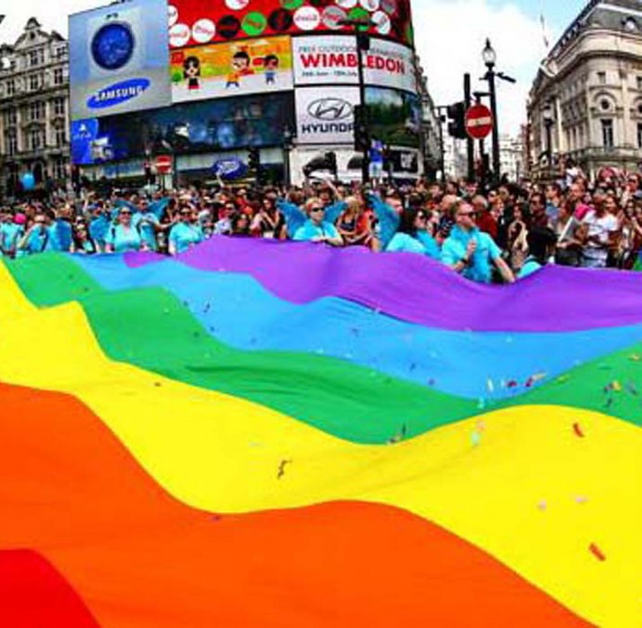 London Pride’a binlerce kişi katıldı