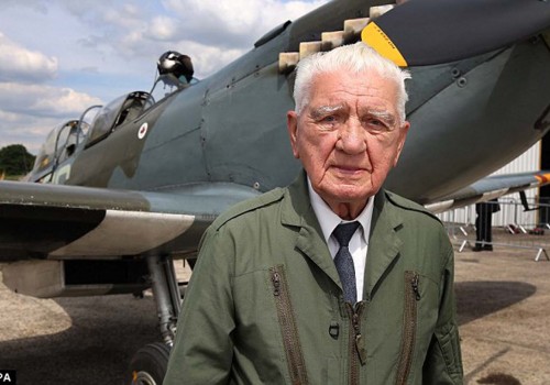 93 yaşındaki savaş pilotu yeniden göklerde