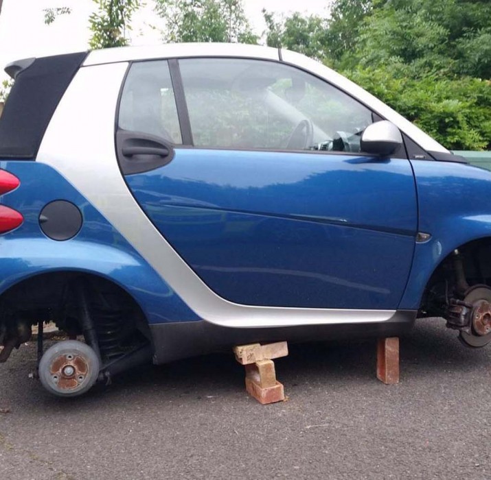 Thieves leave car on bricks after stealing ALL its wheels in Brent