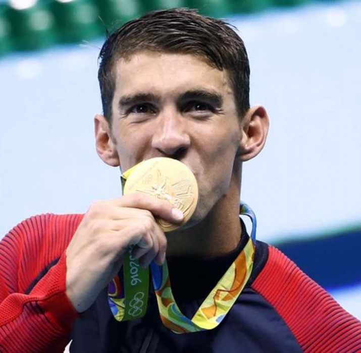 Michael Phelps olimpiyatlarda 19. altın madalyasını kazandı