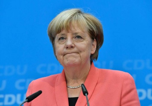 Angela Merkel cüzdanını çaldırdı