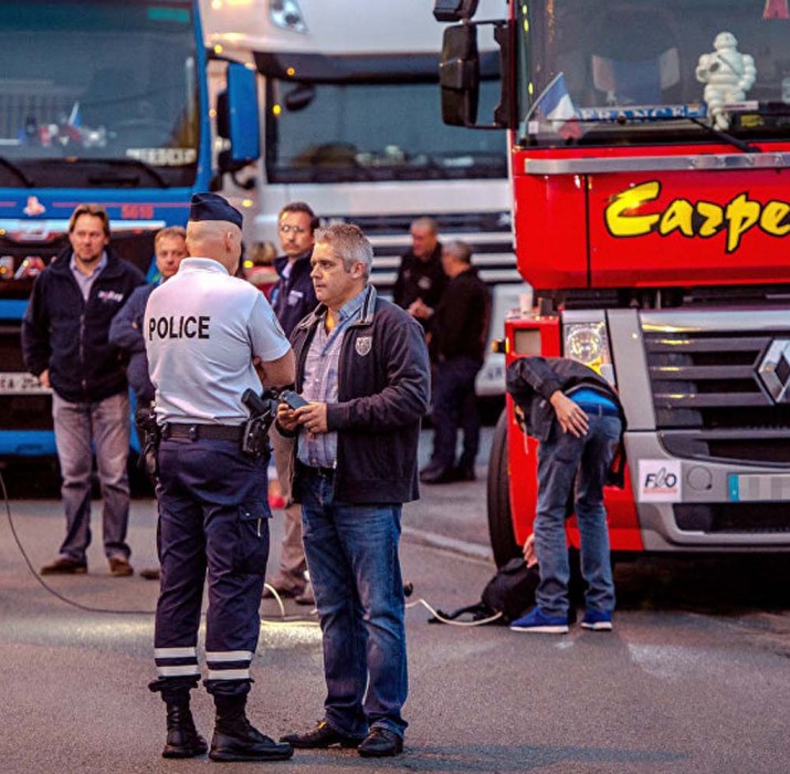 Fransız çiftçi ve şoförlerden Calais protestosu