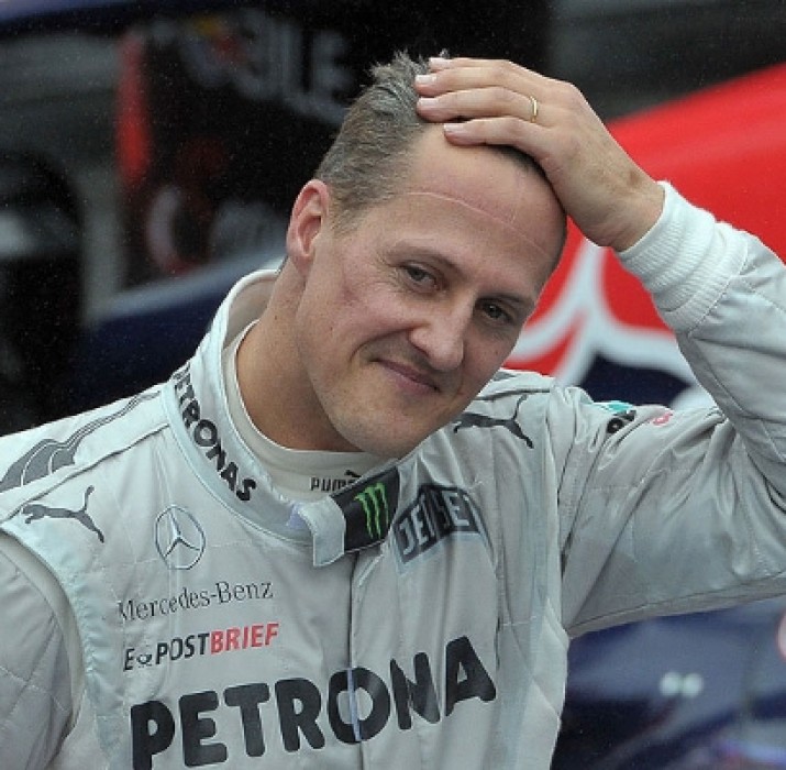 Efsanevi F1 Pilot Schumacher yürümeye başladı