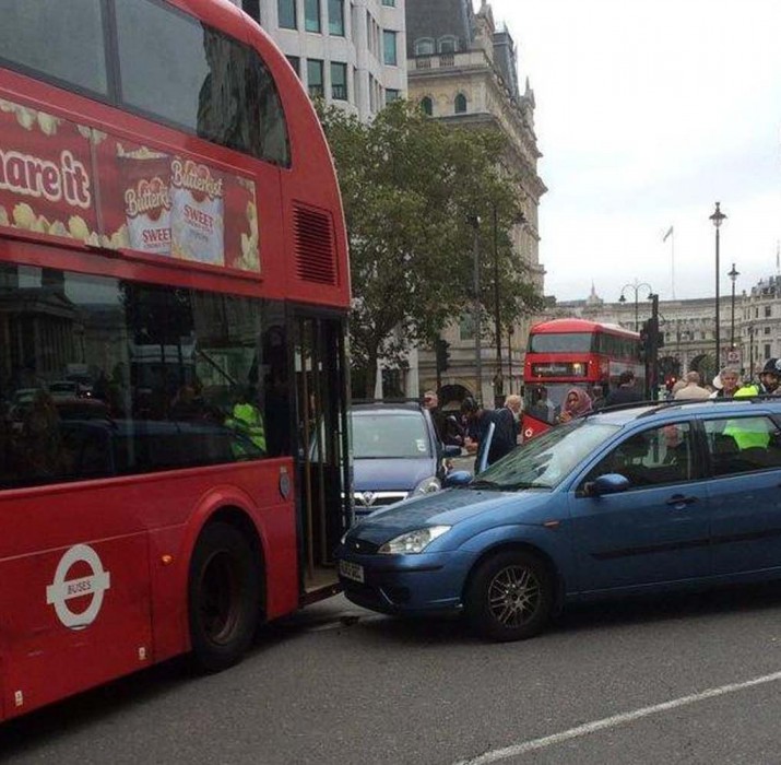 Polis takibindeki aracın şoförü, Londra’nın merkezini birbirine kattı