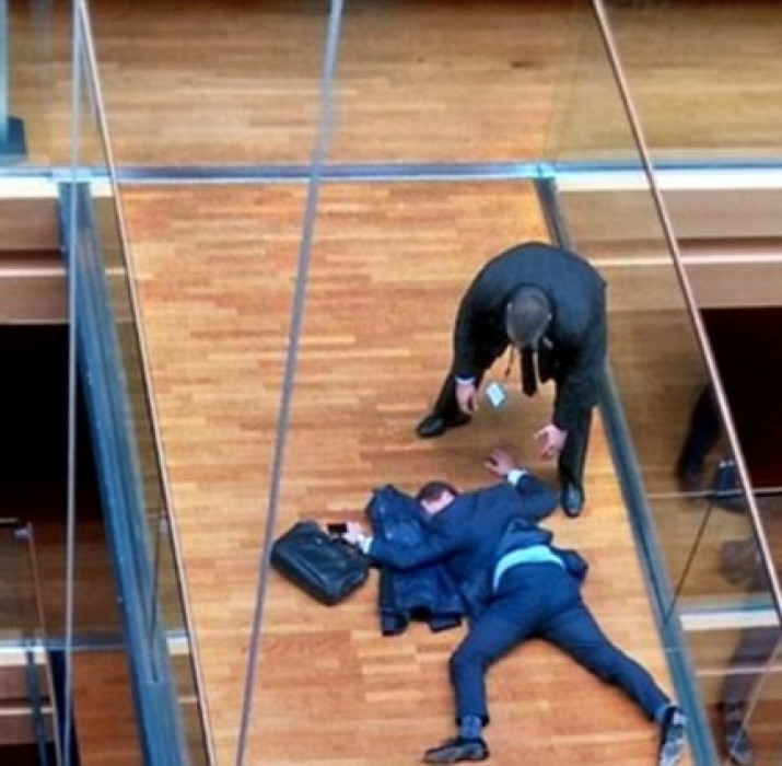 UKIP Lider adayı Avrupa Parlamentosunda saldırıya uğradı