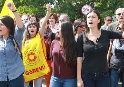Türkiye’de darbe girişimi sonrası tasfiyeler toplumu sarsıyor