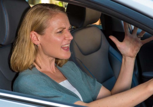Kadınlar, otomobilde erkeklerden daha sinirli