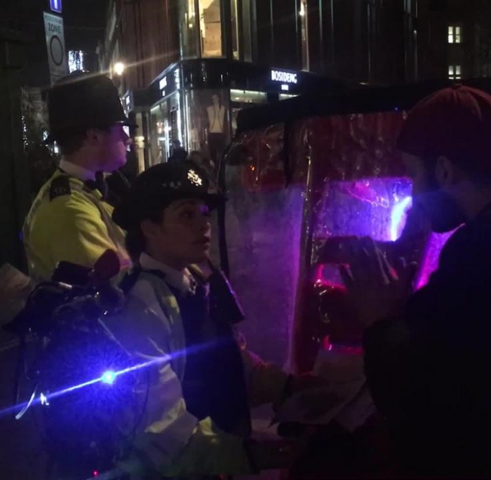İngiliz polisinden bisiklet-taksicilere gece operasyonu