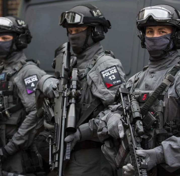 Londra’da anti-terör polisleri görev başında